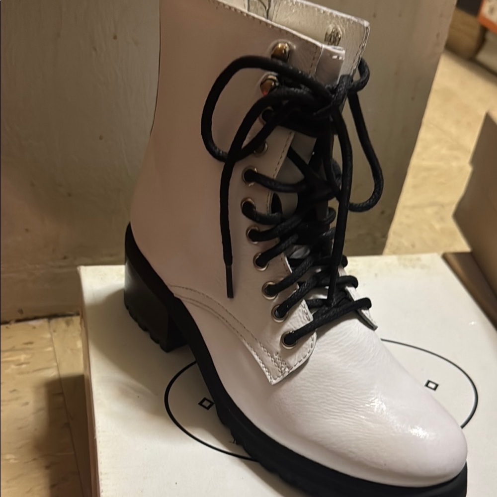 Stylish White Lace-Up Women's Boots